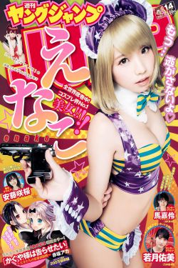 美女洗澡裸露双乳被男人狂捏